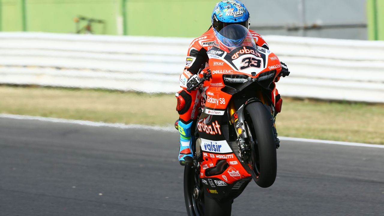 Marco Melandri gana en el desastre de los españoles en Misano