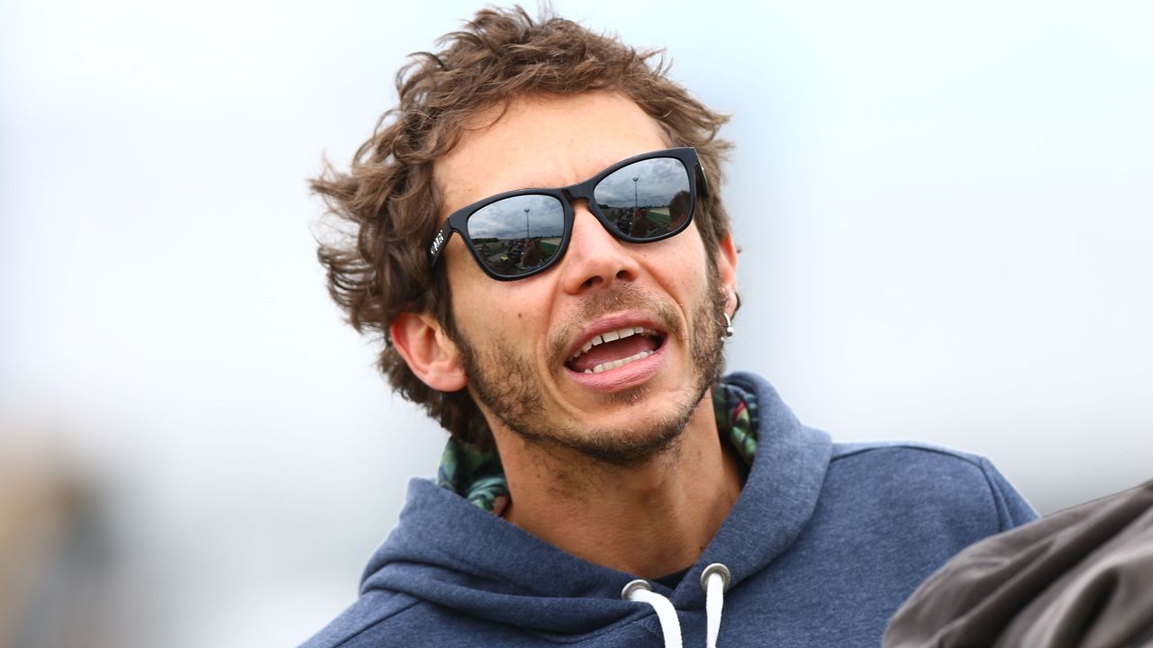 Gregorio Lavilla quiere ver a Valentino Rossi en el Mundial de Superbike