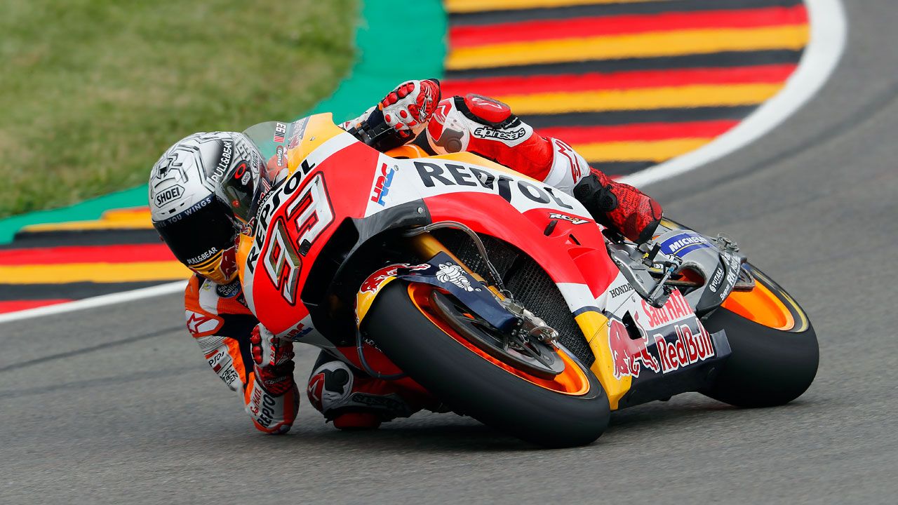 Reasfaltado 10 en Sachsenring, “puedo tocar con el codo en mojado”