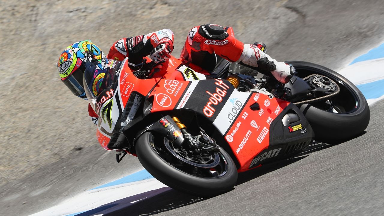 Chaz Davies quiere correr en Laguna Seca, pero necesita el OK de los médicos