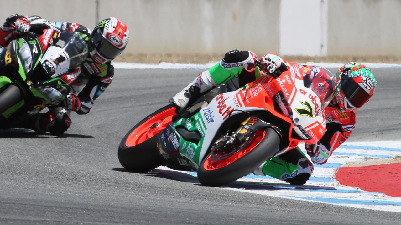 Chaz Davies conquista Laguna Seca con un gran adelantamiento en el Sacacorchos