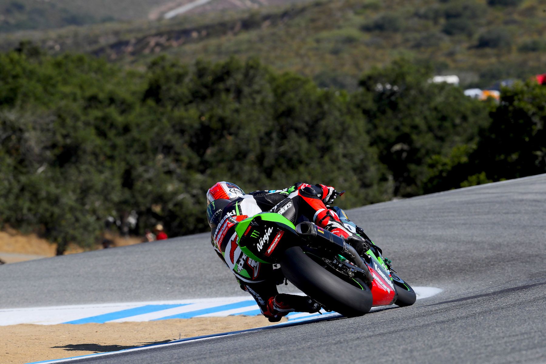 Jonathan Rea arrasa en Laguna Seca y da otro paso hacia el título