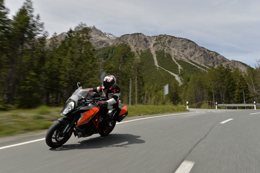 KTM 1290 Super Duke GT, de los Dolomitas a la Costa Brava