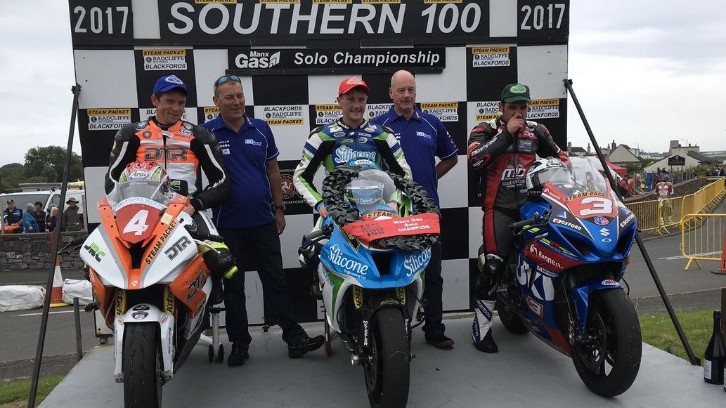 Dean Harrison sorprende a Michael Dunlop en la Southern 100