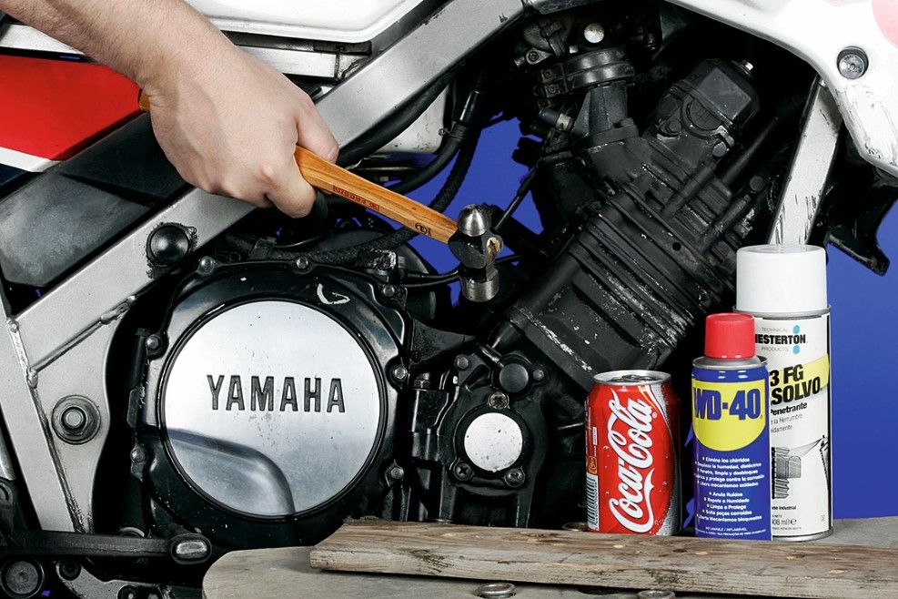 Cómo desmontar los tornillos atascados en tu moto