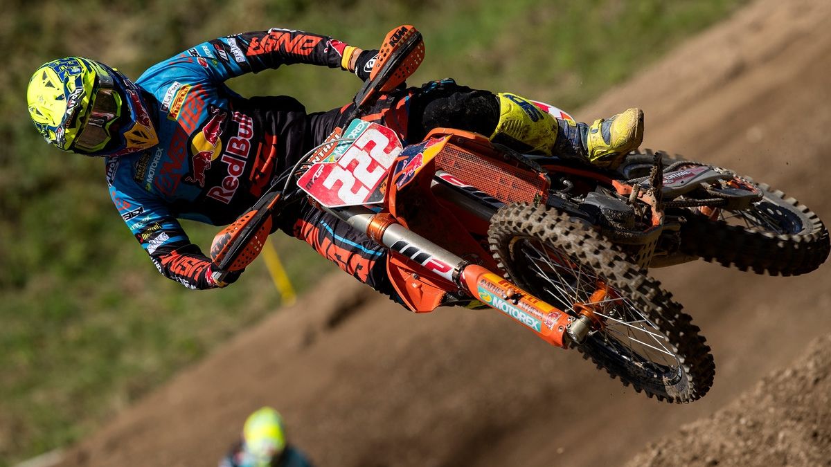 Tony Cairoli retrasa el reloj del MXGP y Jorge Prado roza el podio