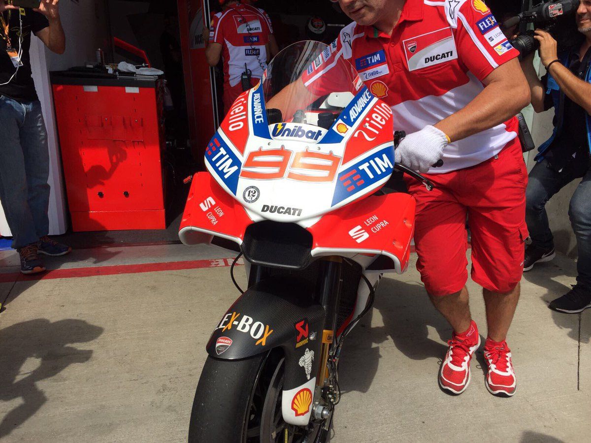 Este es el nuevo y estrafalario carenado de Ducati