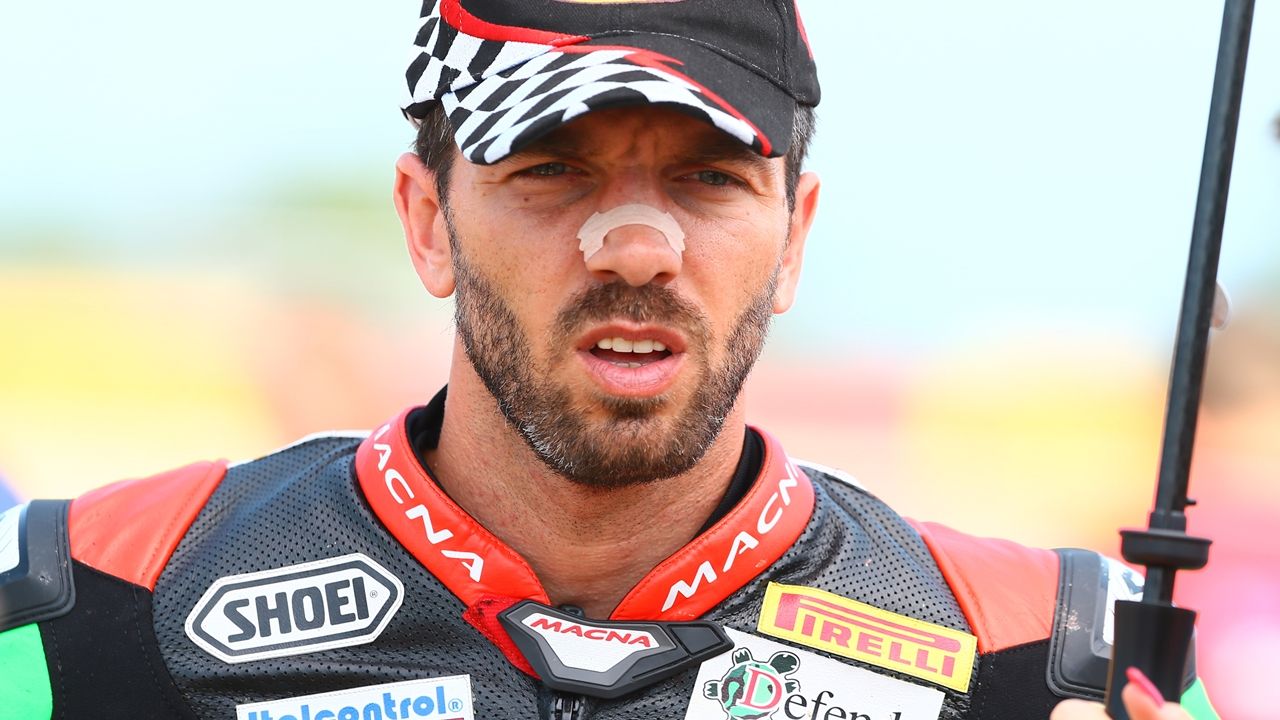 Alex De Angelis se queda sin moto en Superbike, le sustituye Riccardo Russo