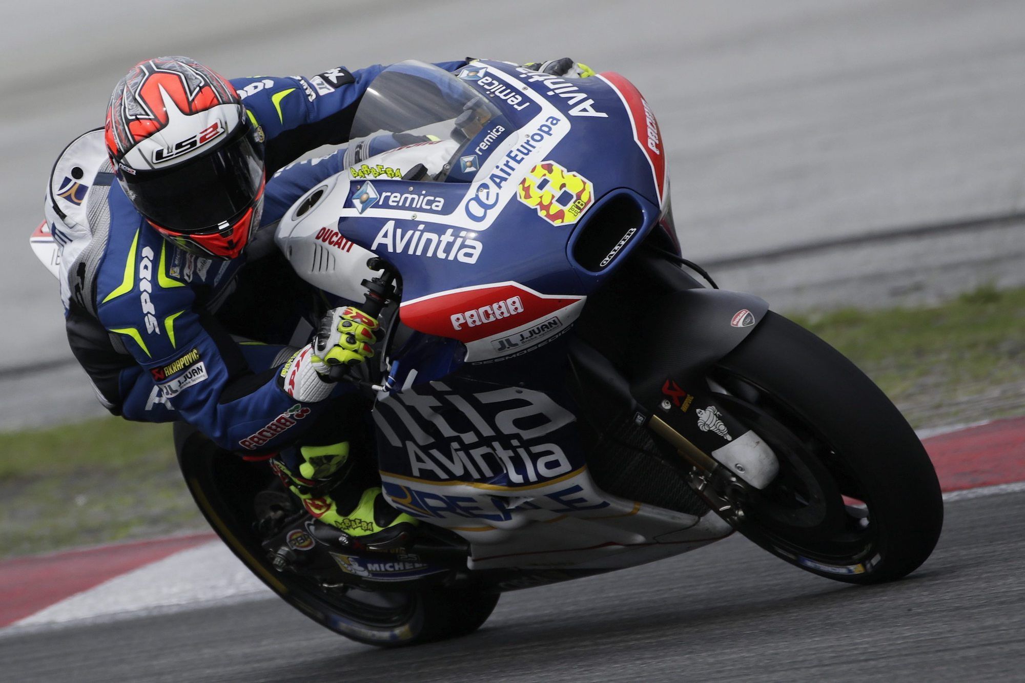 Héctor Barberá lidera los primeros libres de MotoGP en Austria