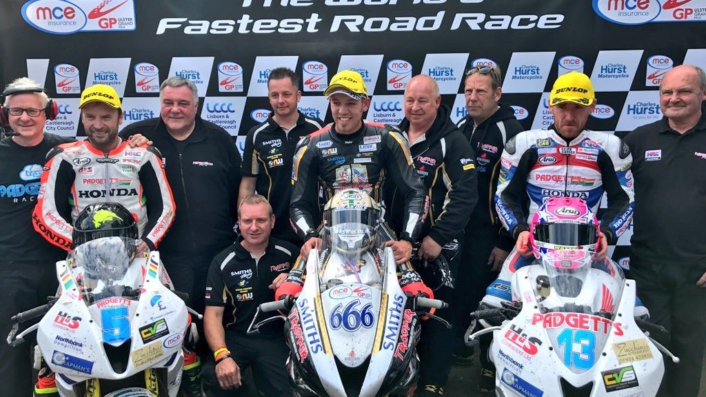 Peter Hickman domina el Ulster GP 2017, con permiso de Bruce Anstey y Dean Harrison