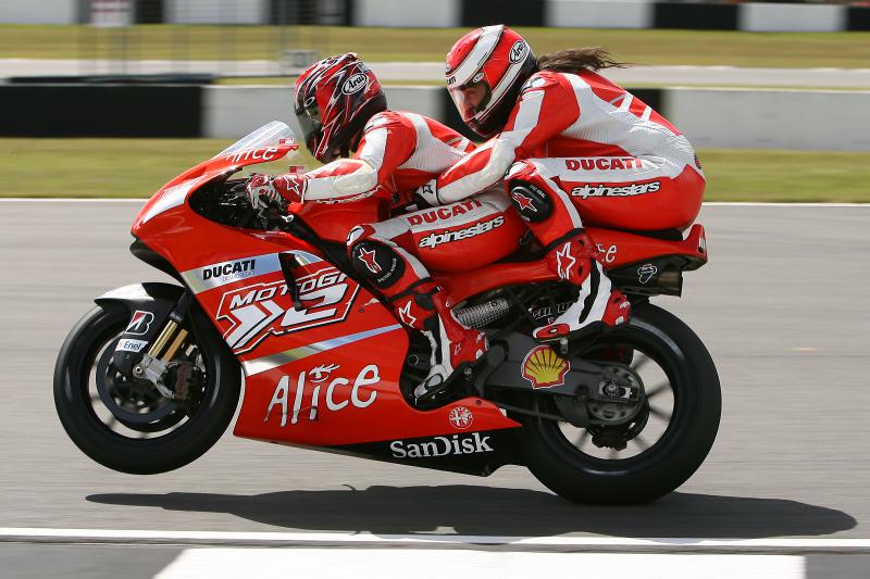 Una vuelta con Randy Mamola por una buena causa