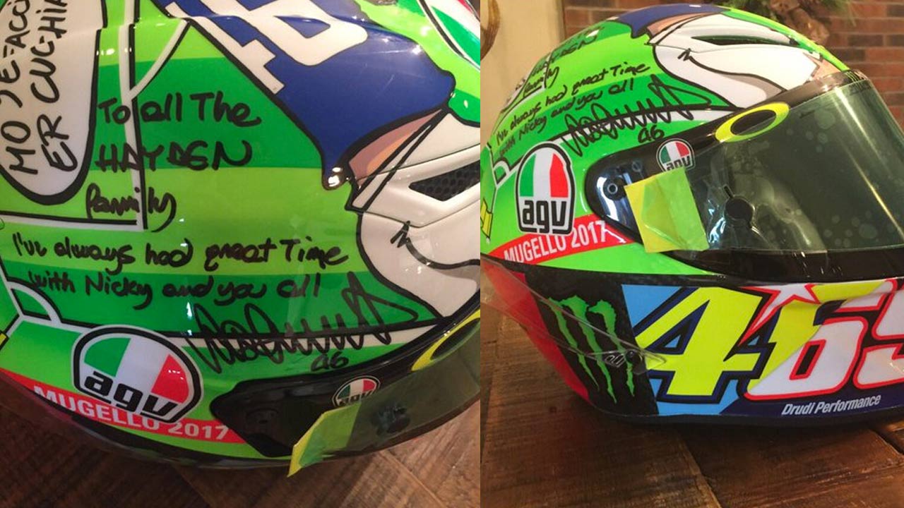 Valentino Rossi manda su casco “Nicky Hayden” a la familia Hayden con un mensaje