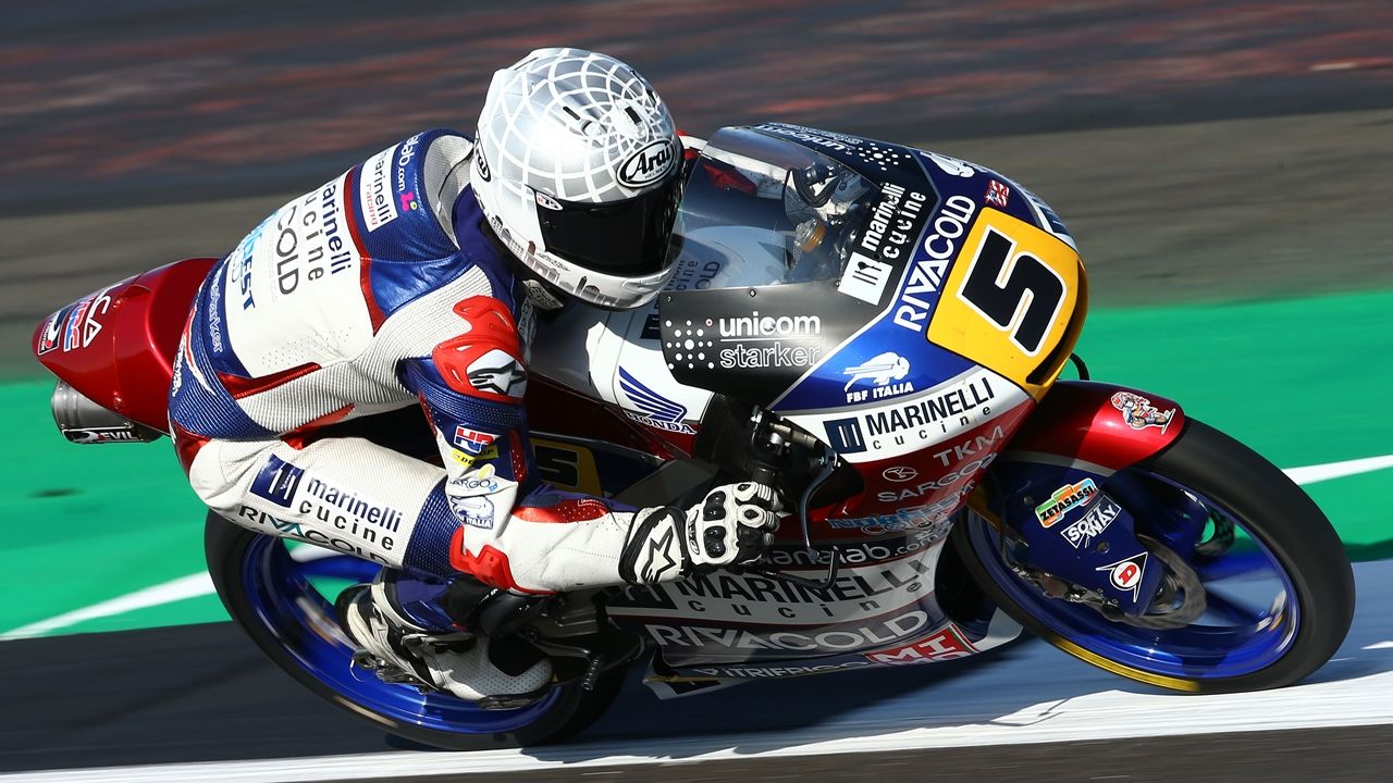 Romano Fenati le quita la pole a Joan Mir en el último suspiro