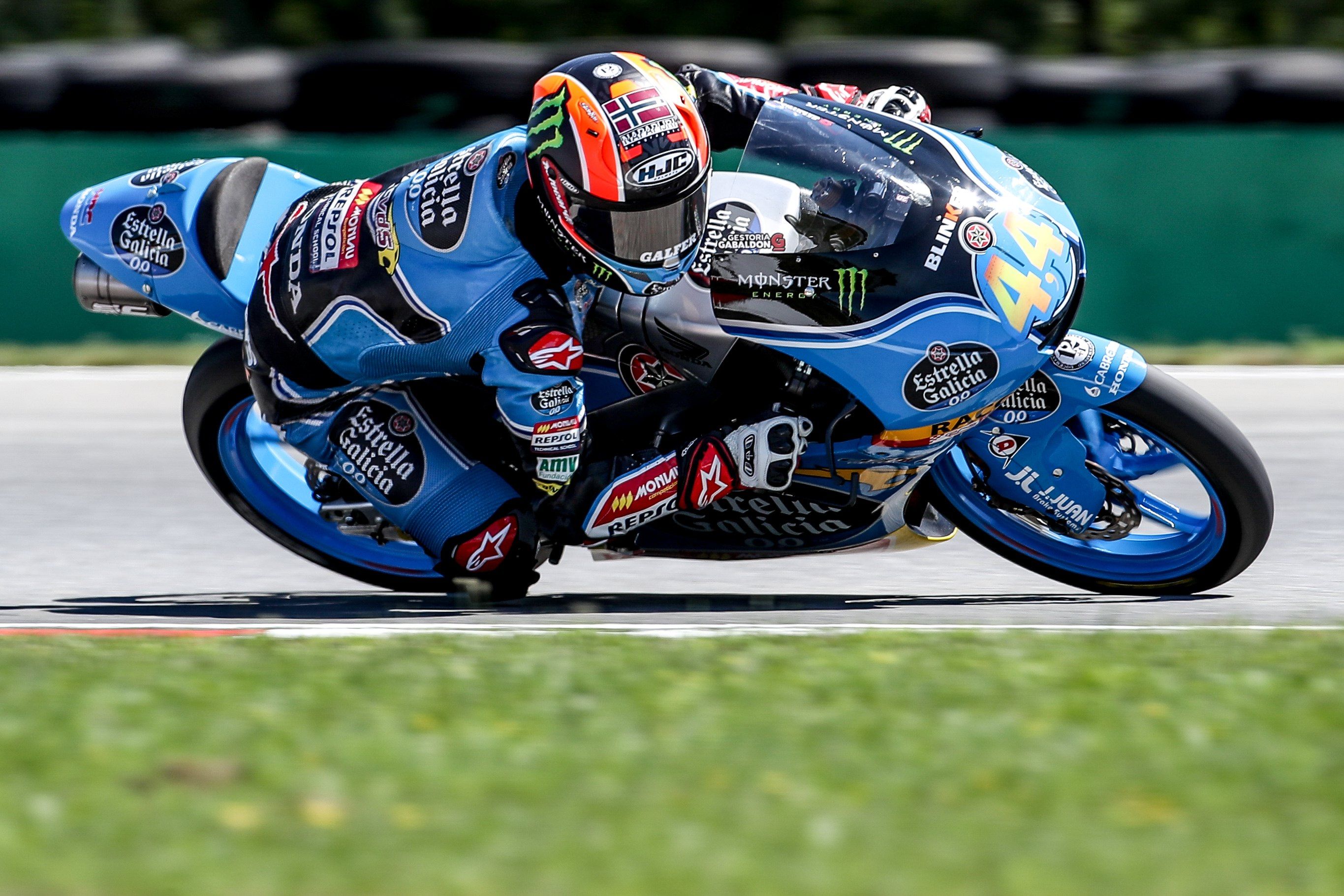 Arón Canet lidera Moto3 en Silverstone