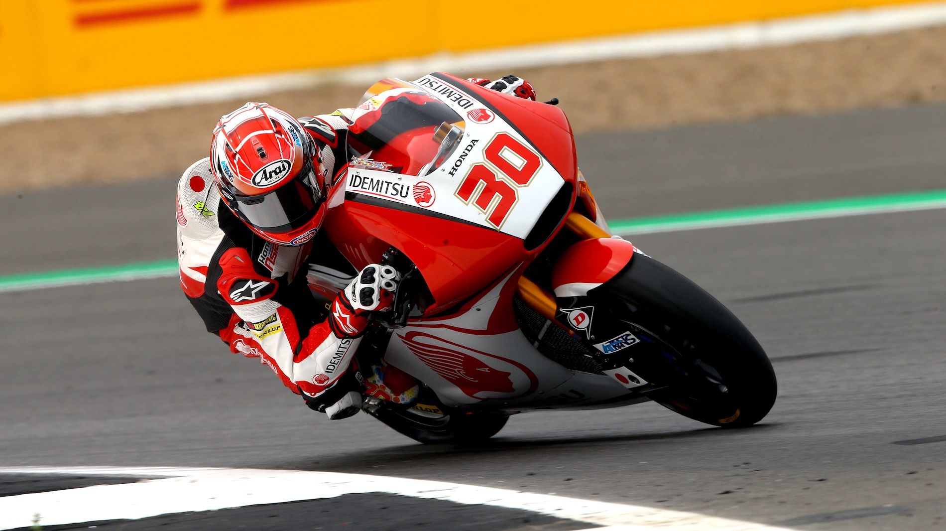Victoria de Takaaki Nakagami en una tensa carrera de Moto2 en Silverstone