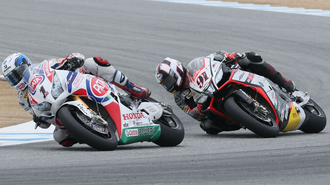 Leon Haslam o Sylvain Guintoli, dos pilotos clásicos por una plaza en Superbike 2018