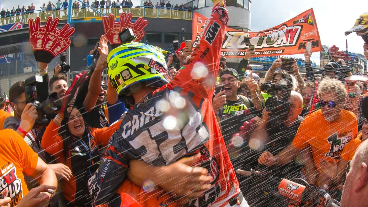Tony Cairoli seguirá los pasos de Valentino Rossi o Jorge Lorenzo