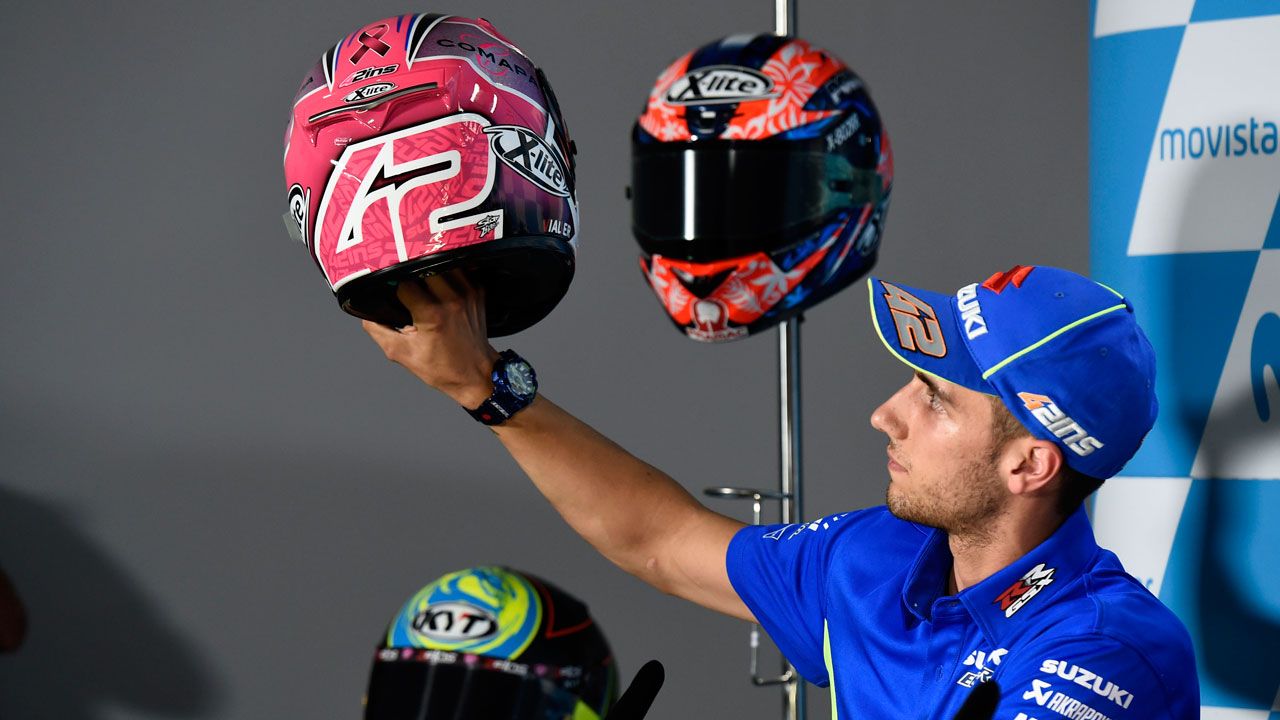 El homenaje de Álex Rins a la lucha contra el cáncer de mama