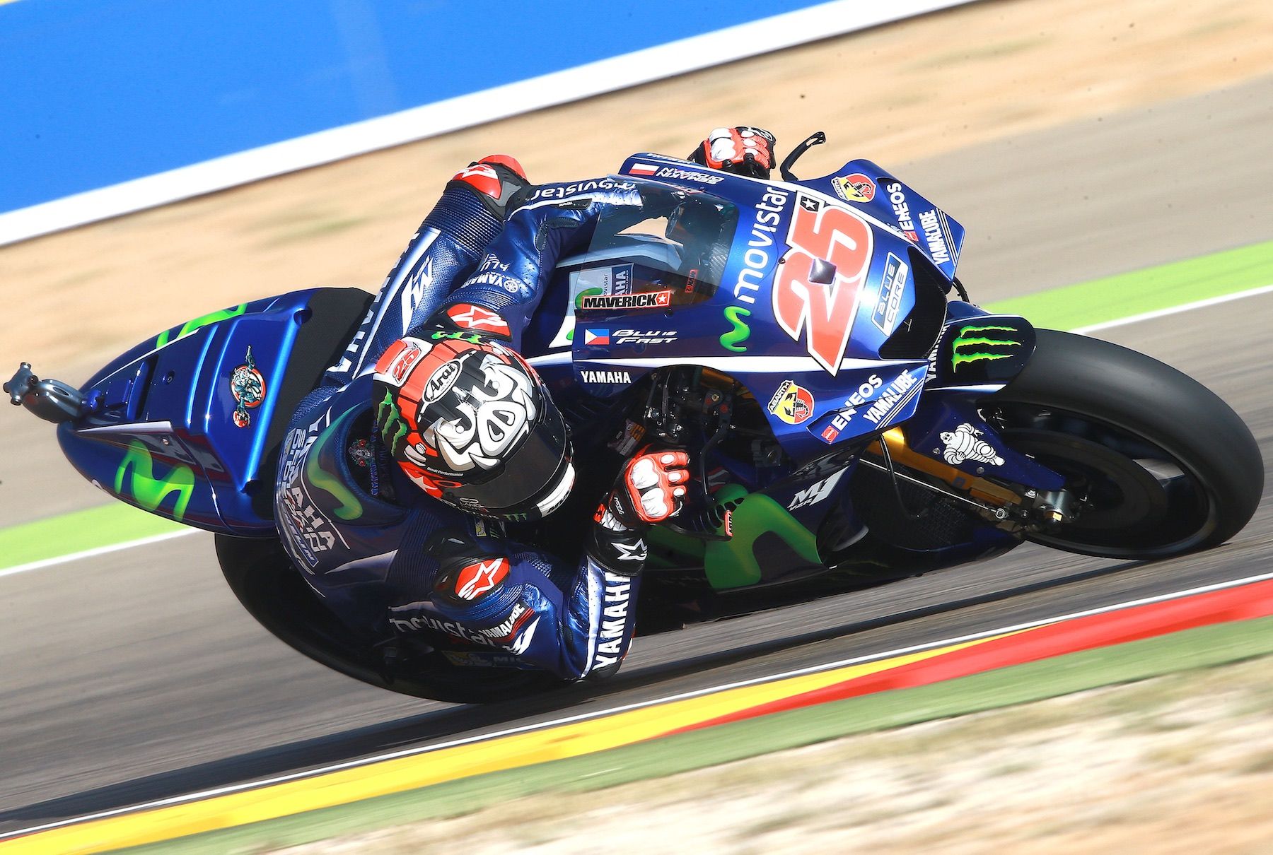 Maverick Viñales firma la pole ante el fallo de Marc Márquez y un heroico Valentino Rossi