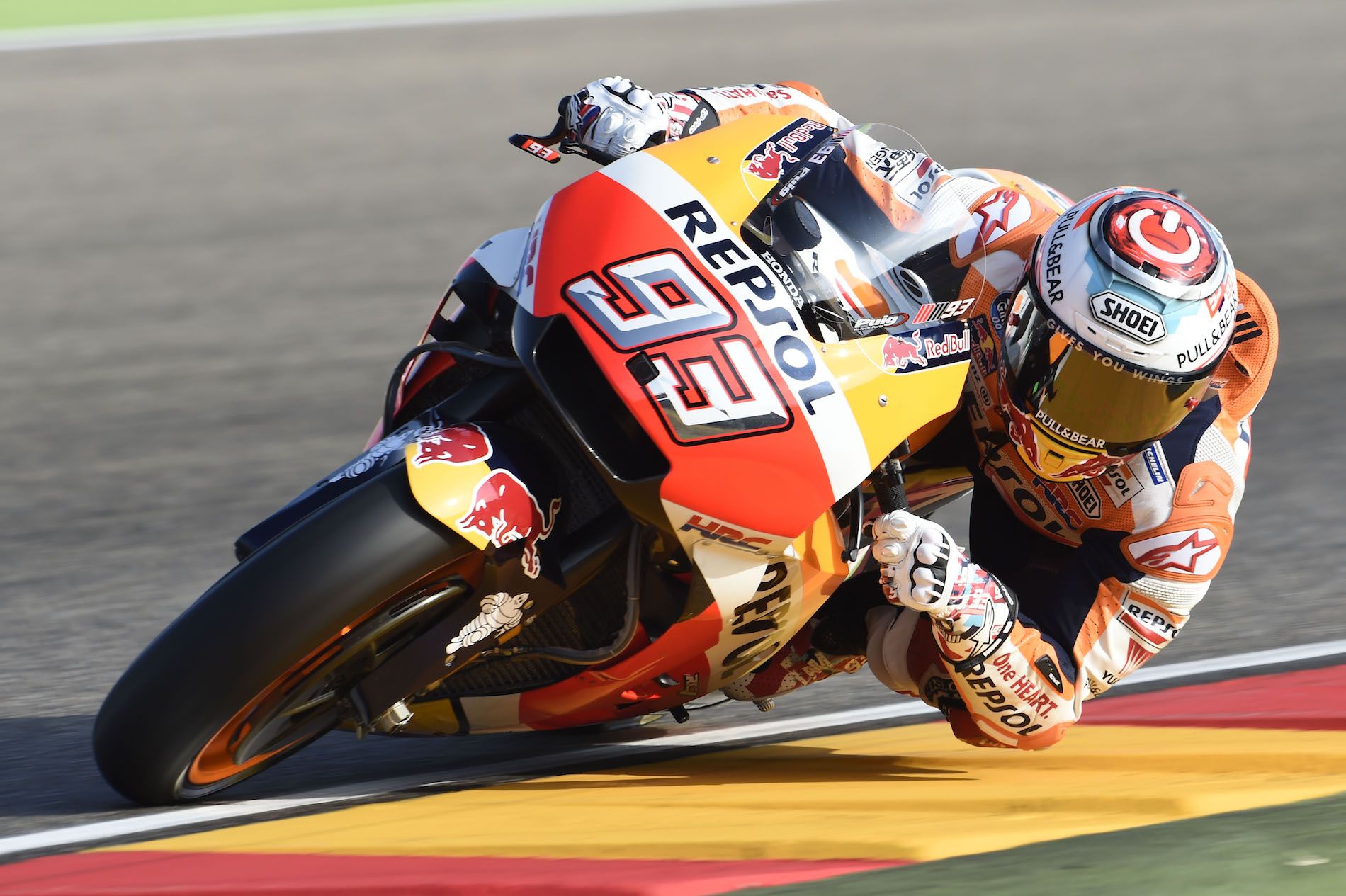 Marc Márquez gana y desempata en Motorland, Jorge Lorenzo vuelve al podio