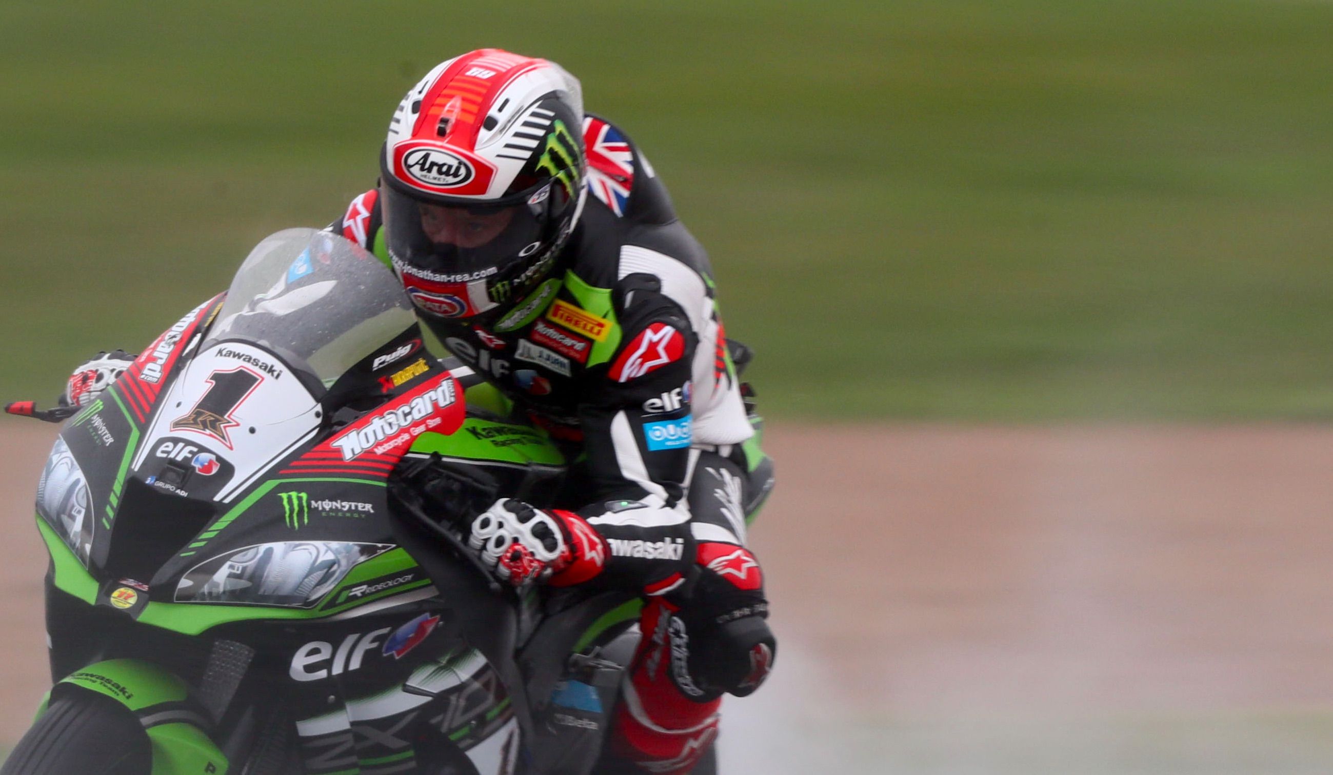 Heroica pole position Jonathan Rea tras caer en Magny Cours