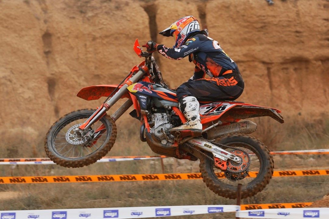 Josep García impone su ley en el enduro de Requena