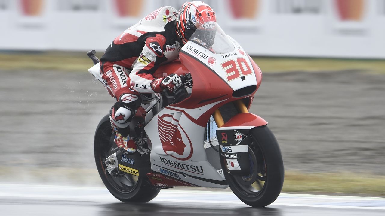 Takaaki Nakagami hace la pole en casa ante Álex Márquez y Xavi Vierge