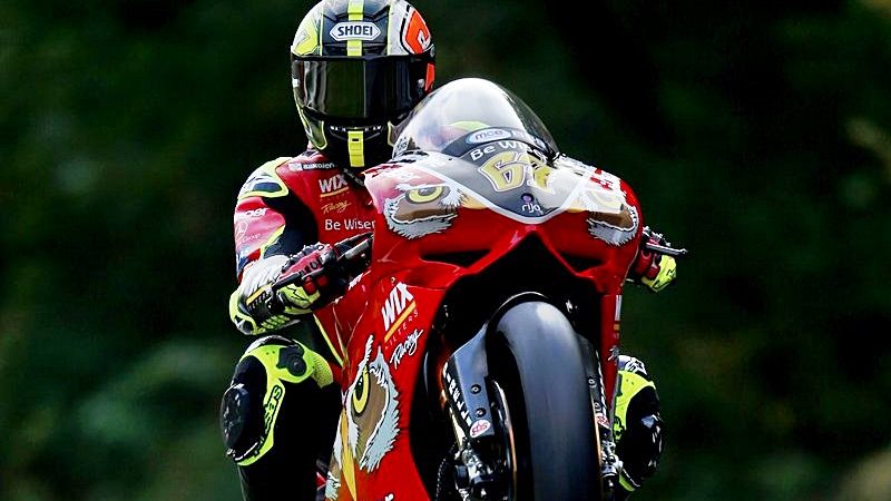 Shane Byrne gana su sexto BSB tras la escalofriante caída de Leon Haslam