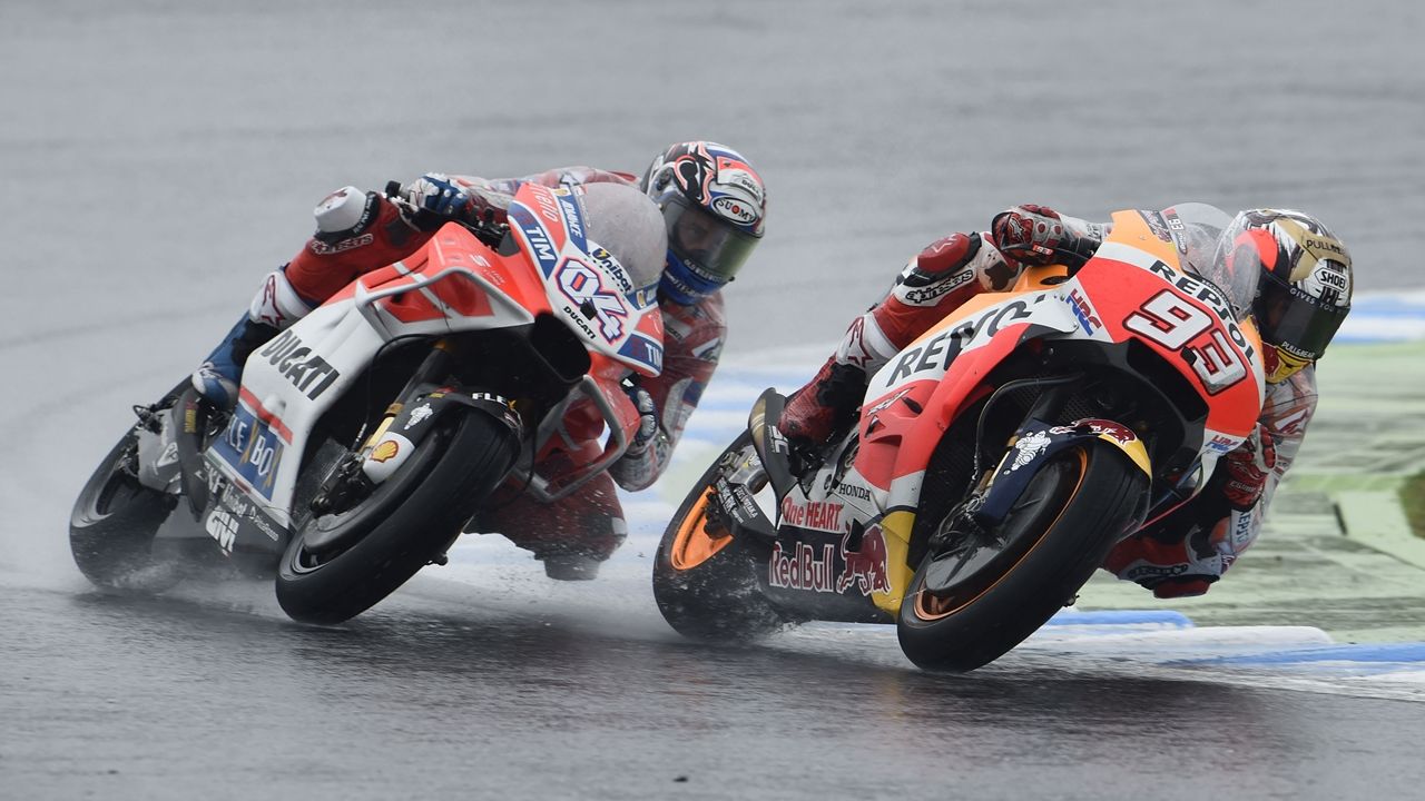 Vídeo: Andrea Dovizioso vs Marc Márquez, la batalla final en el agua de Japón