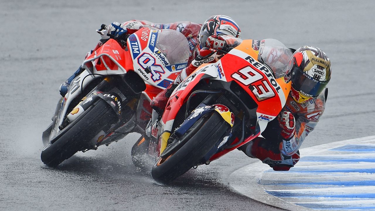 Andrea Dovizioso, Marc Márquez y la trazada única (extra risas y abrazos)