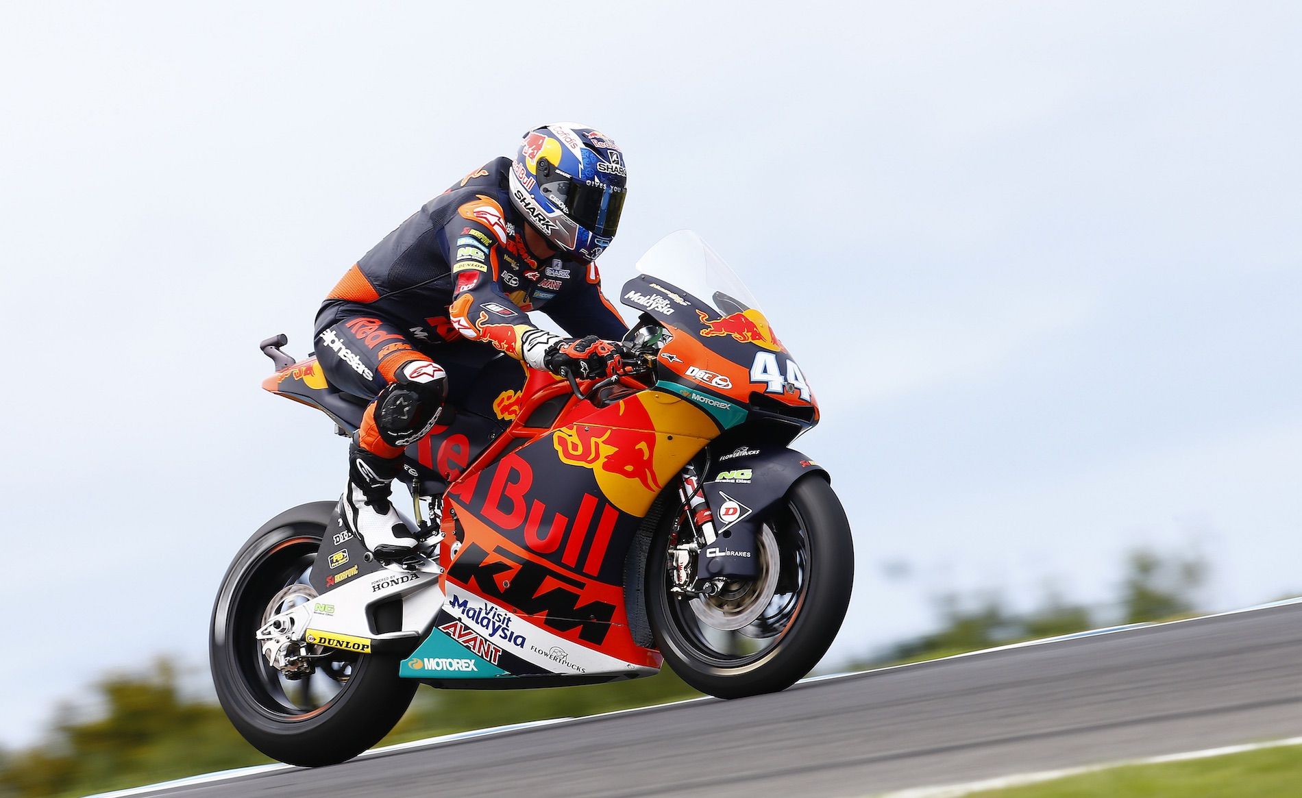 Miguel Oliveira logra la primera victoria de KTM en Moto2
