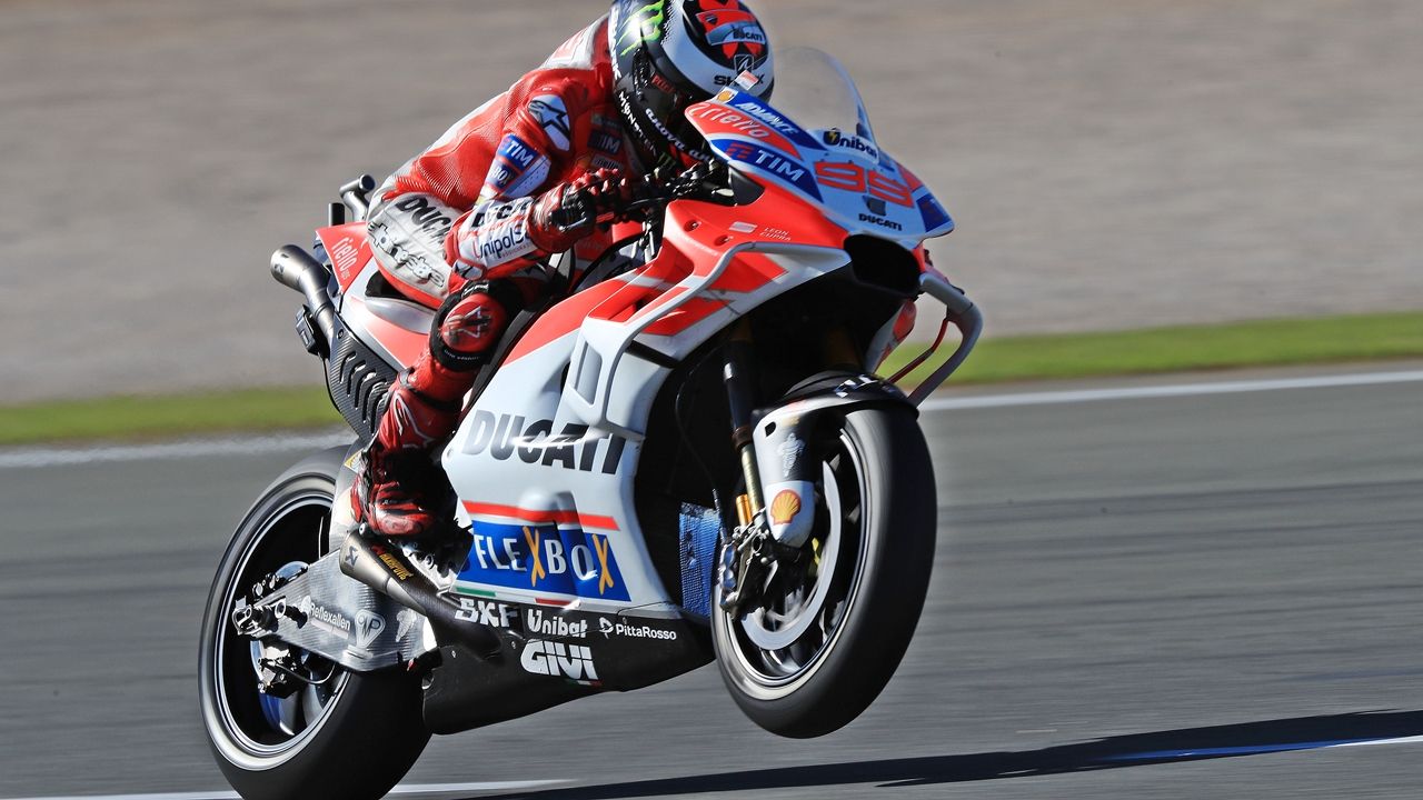 Jorge Lorenzo y Dani Pedrosa comienzan en lo alto en Valencia