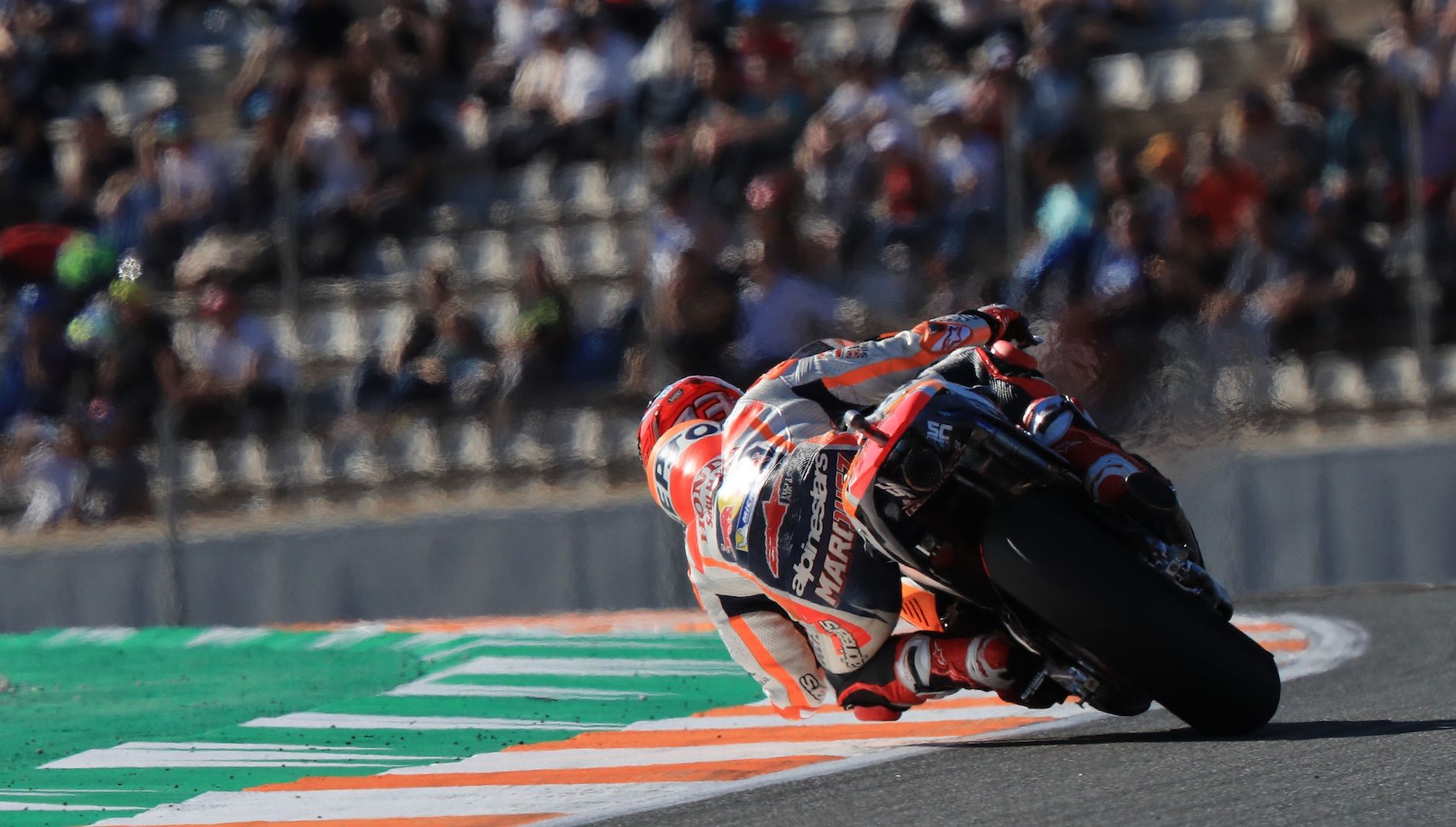 Pole position de Marc Márquez en MotoGP, Andrea Dovizioso en tercera fila