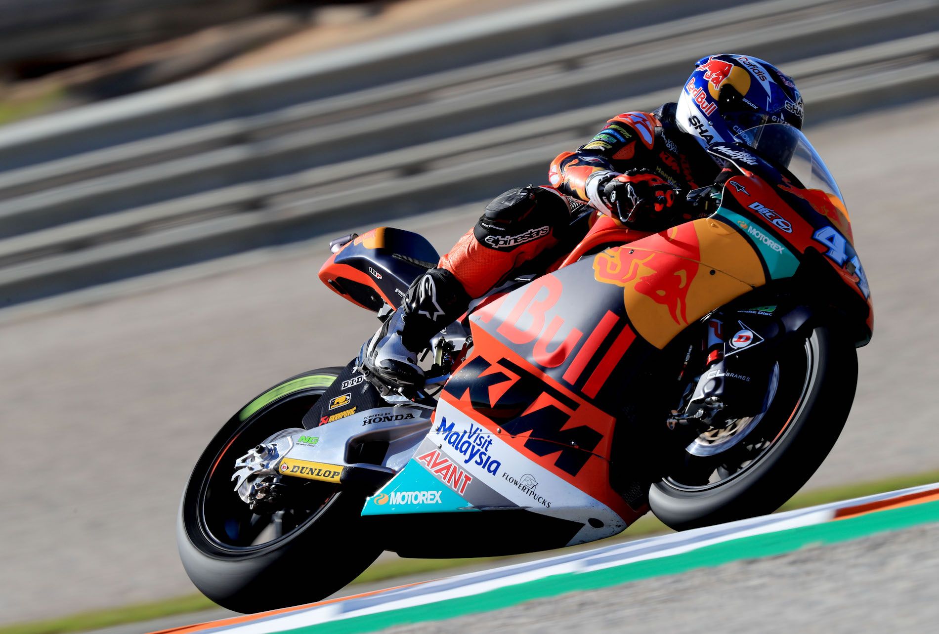 Sólida y trabajada victoria de Miguel Oliveira y KTM en Moto2
