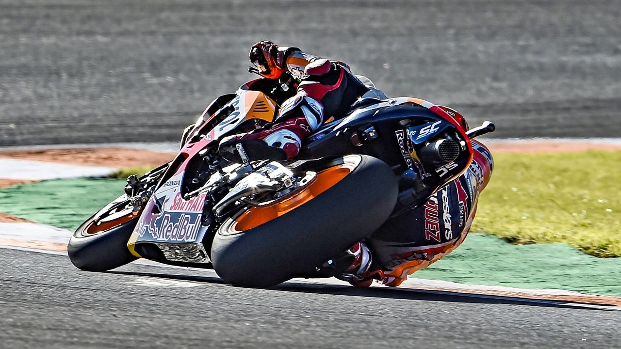 Marc Márquez comienza MotoGP 2018 con otra salvada espectacular