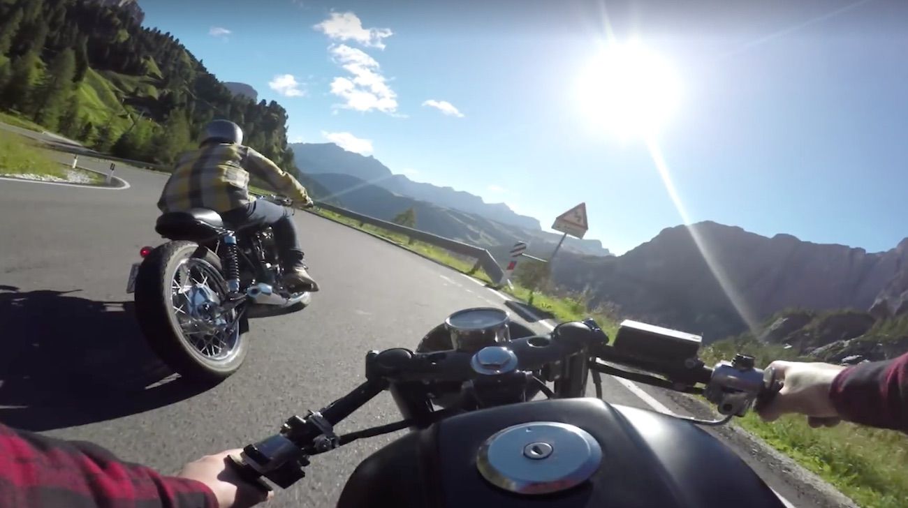 Así es rodar en moto por los Dolomitas