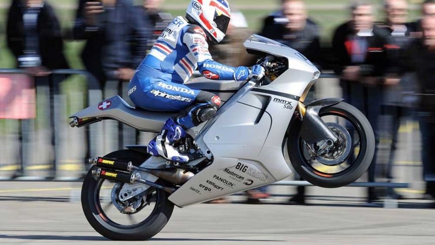 La Suter MMX 500 2T se cuela entre las Moto2