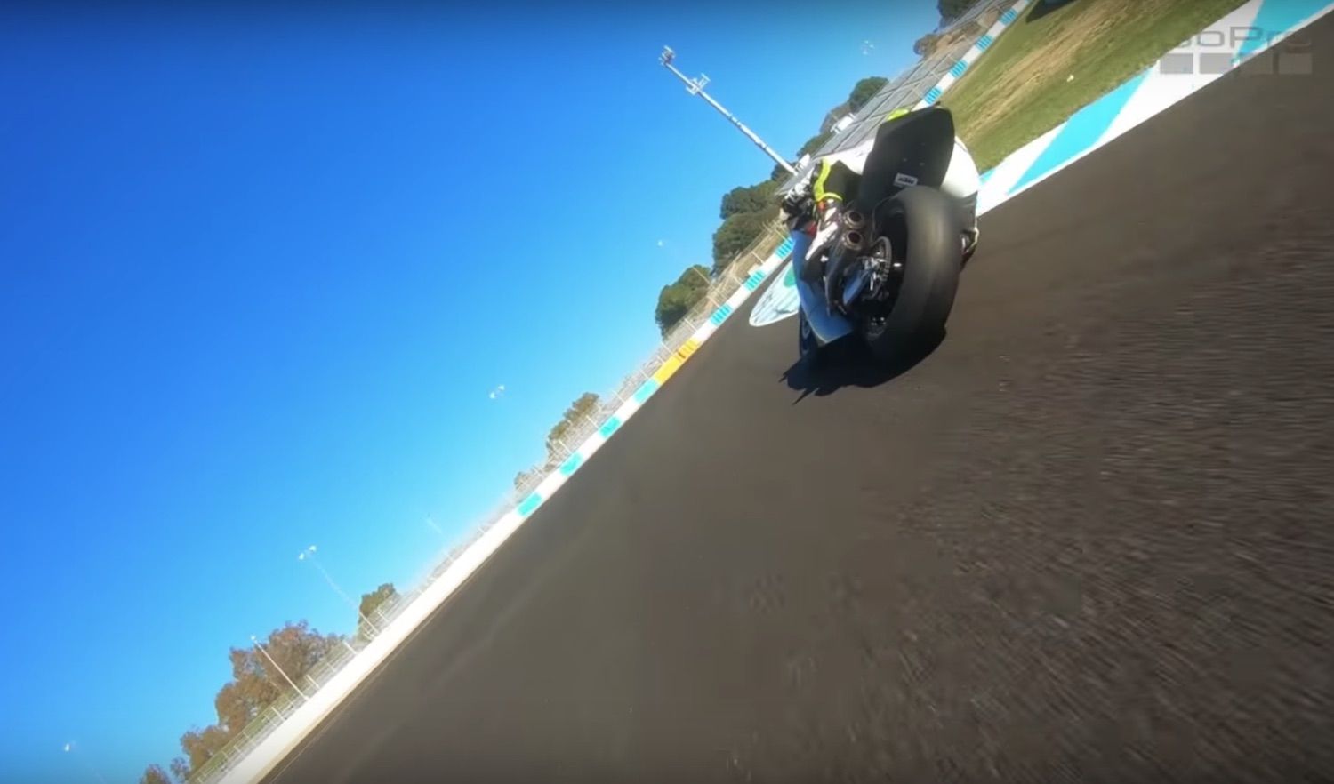 Súbete a la Suter 500 2 tiempos rodando entre Moto2 en Jerez