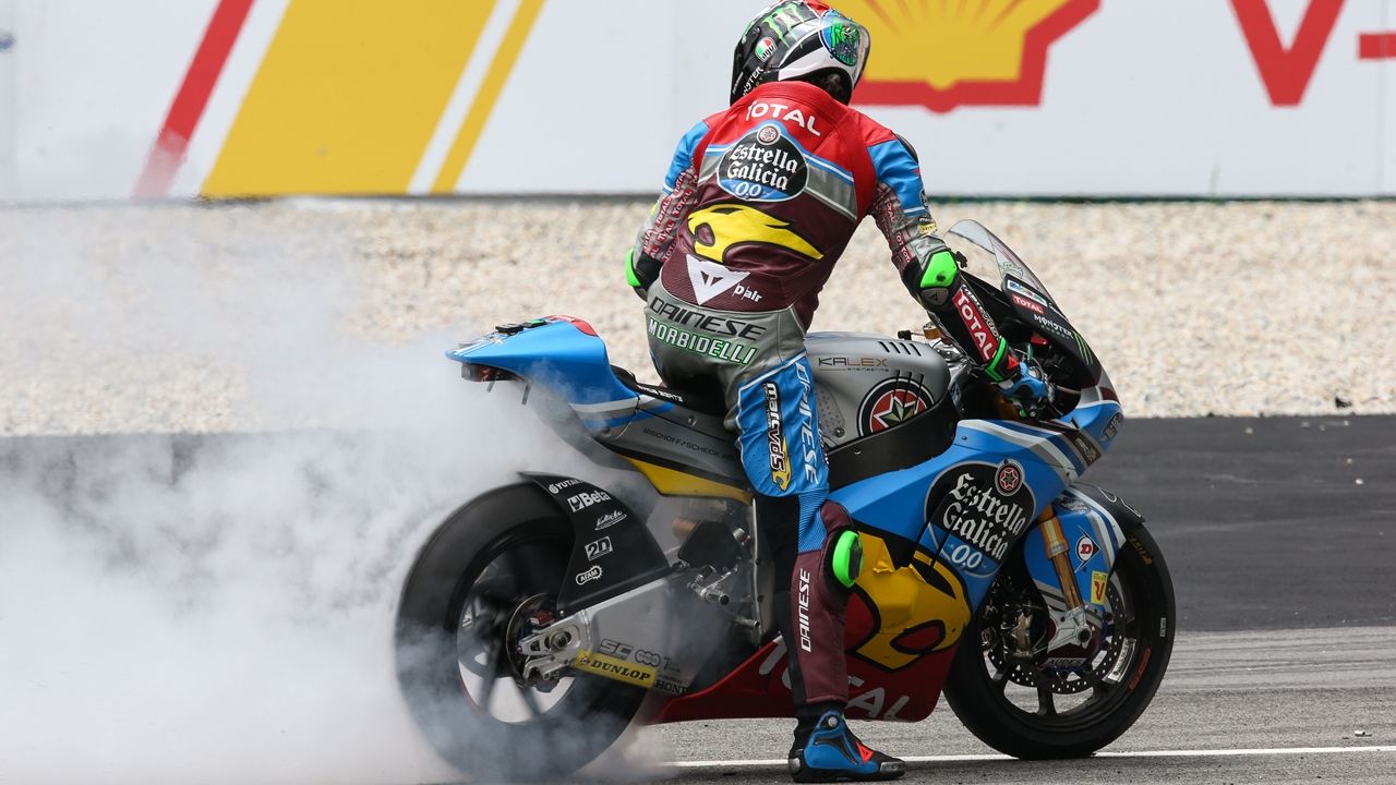 Franco Morbidelli y las flechas del suelo