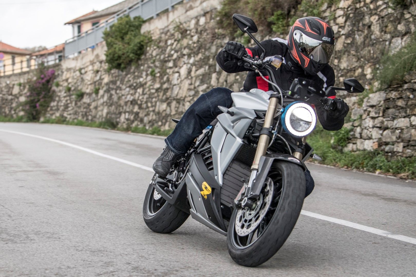 Energica Eva EsseEsse9: prueba, ficha técnica y primeras impresiones.