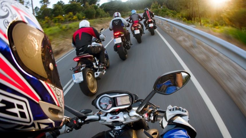 Repsol abarata sus carburantes estas fiestas y regala 75 scooters