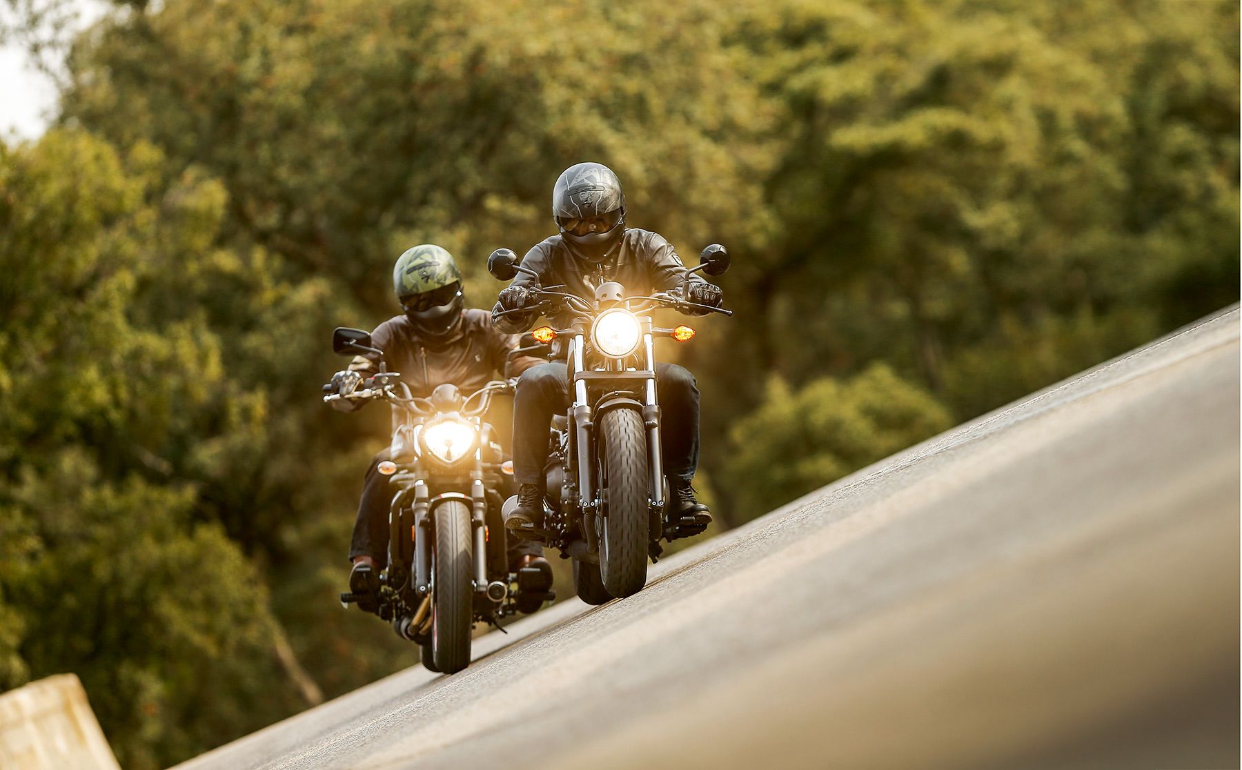 Comparativa custom: Kawasaki Vulcan S vs Honda Rebel