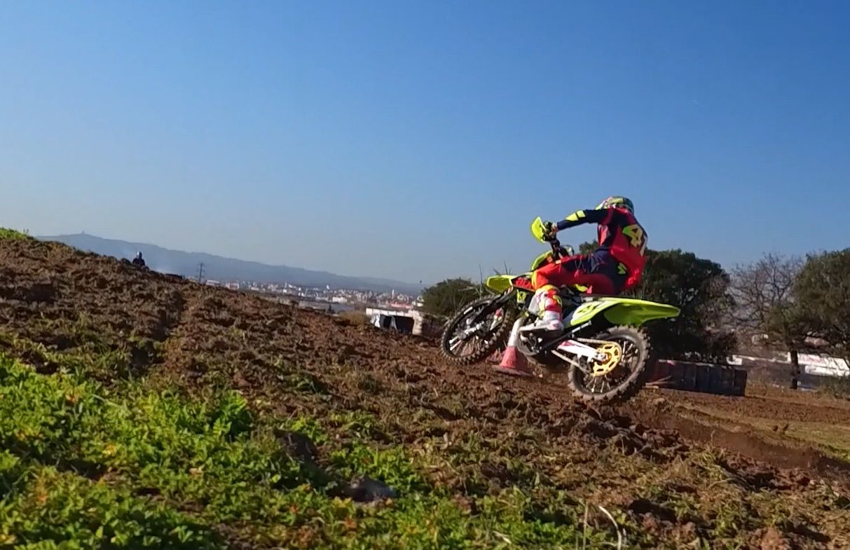 Así se entrena un piloto de MotoGP en invierno, con Aleix Espargaró