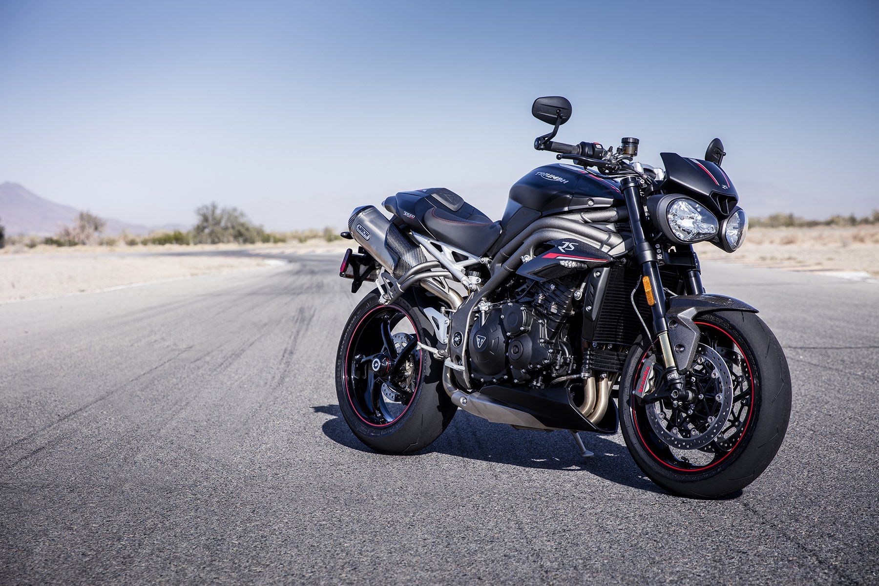 Triumph Speed Triple S y RS 2018, Triumph se suma a la batalla de las grandes nakeds