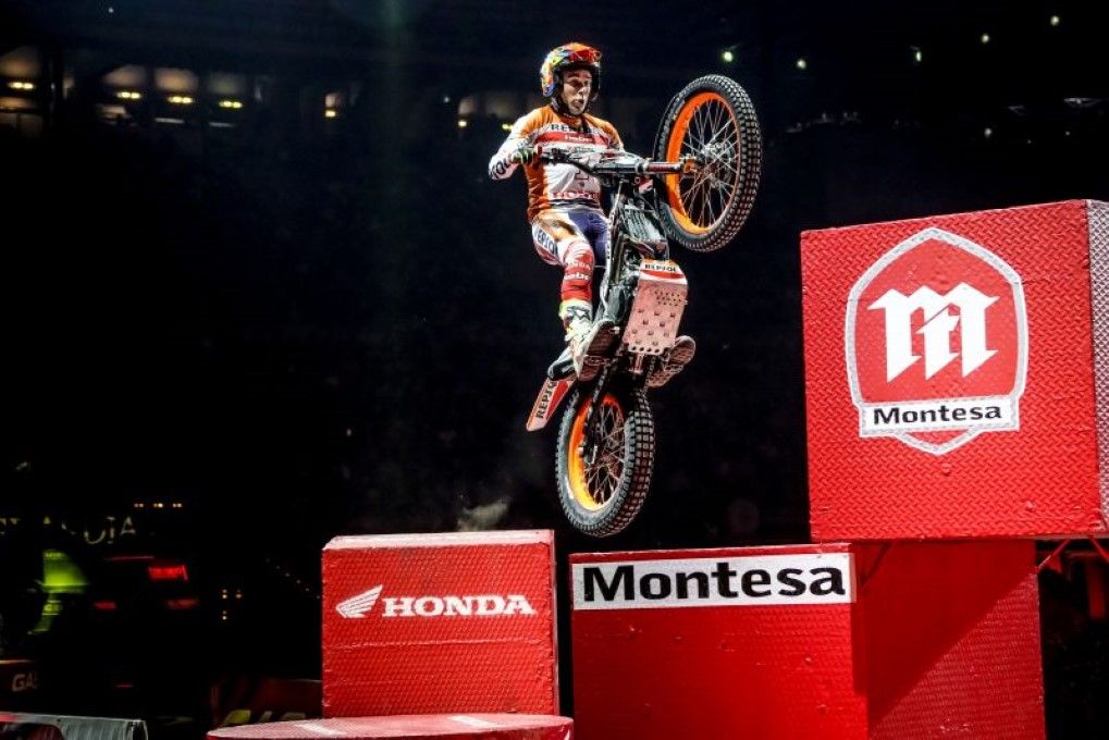 Toni Bou gana en Barcelona y acaricia su 12º título mundial