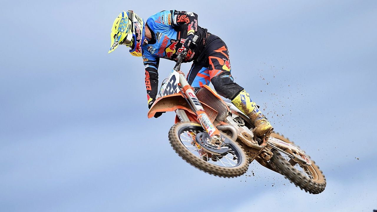 Tony Cairoli arrasa en Riola Sardo y Jeff Herlings da el susto
