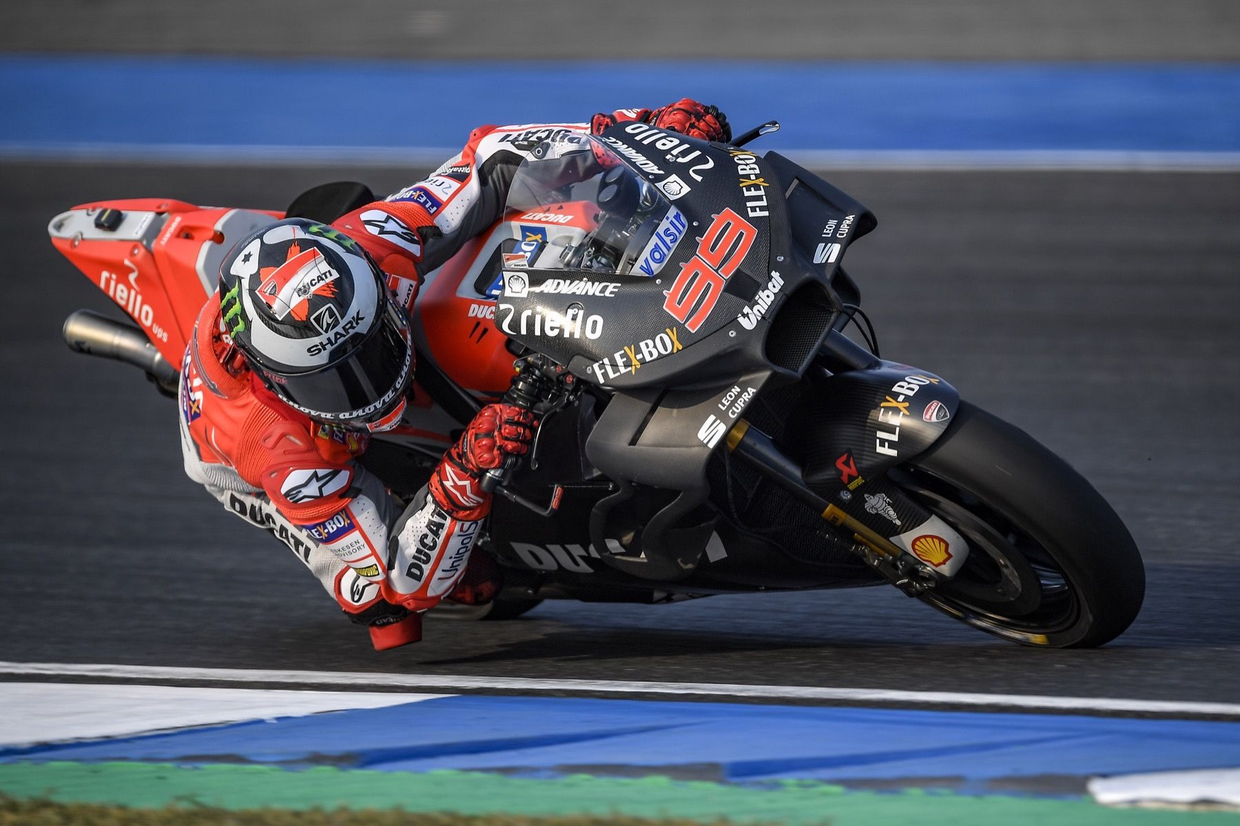 Jorge Lorenzo y Andrea Dovizioso se estrenan en Buriram con dos nuevos carenados