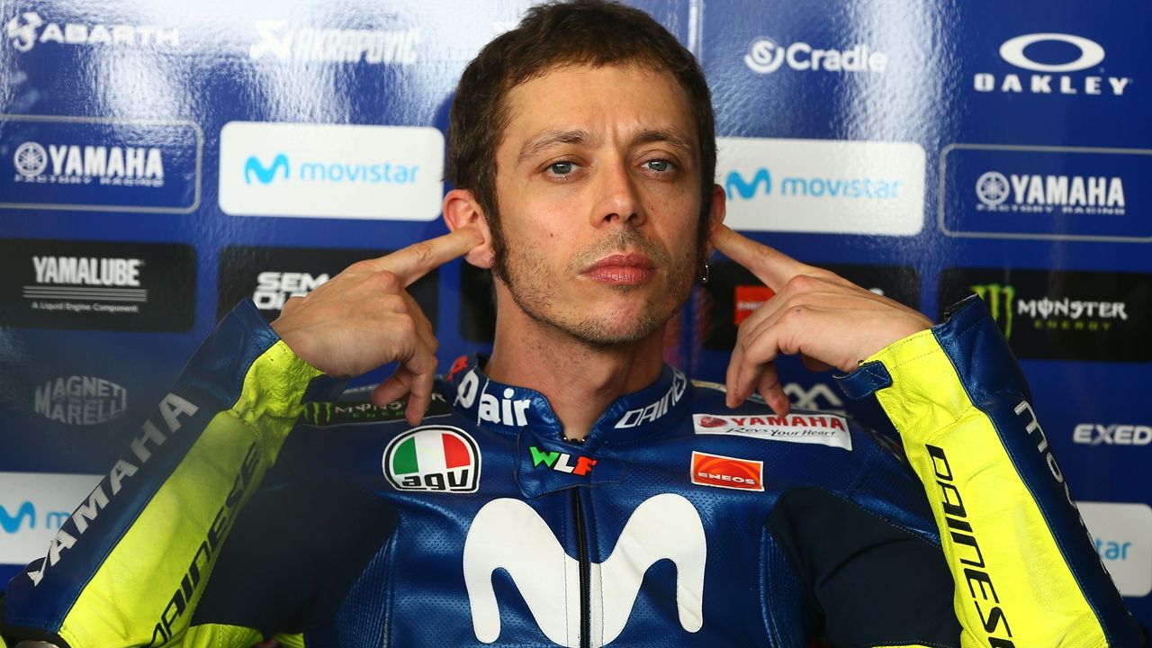 Valentino Rossi no ve “ninguna mejoría” y Maverick Viñales da “un paso increíble”
