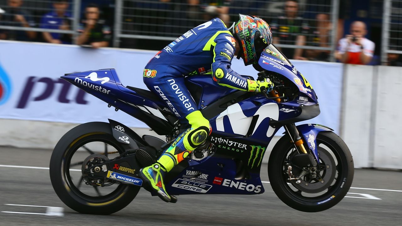 Valentino Rossi reconoce “un error” y Maverick Viñales no sabe “cuál es el problema”