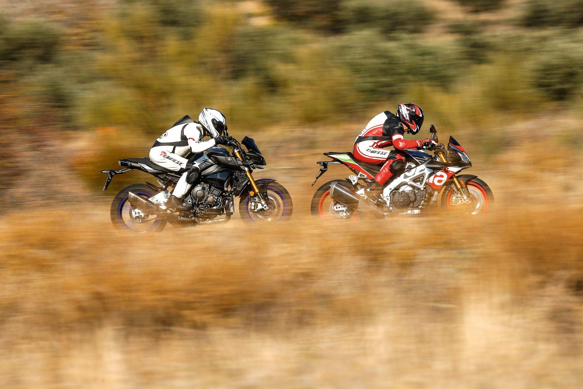 Yamaha MT-10 SP vs Aprilia Tuono V4 1100 Factory, duelo supernaked entre Italia y Japón